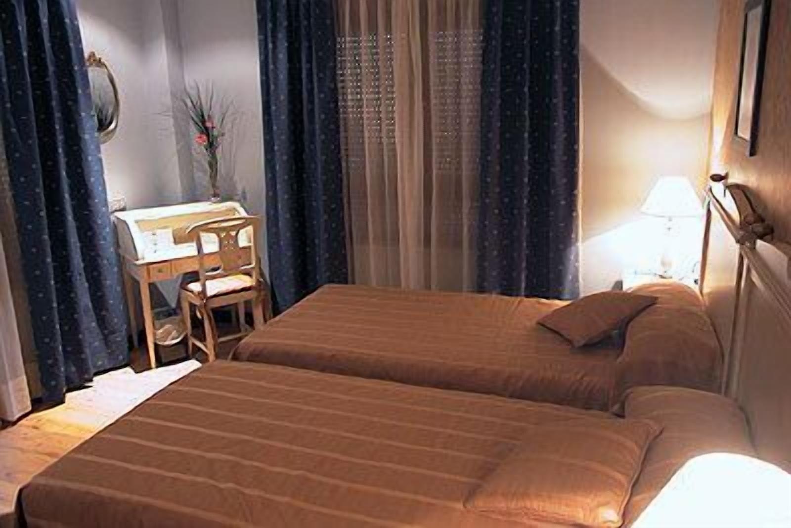 Hotel Santiago Benavente Esterno foto