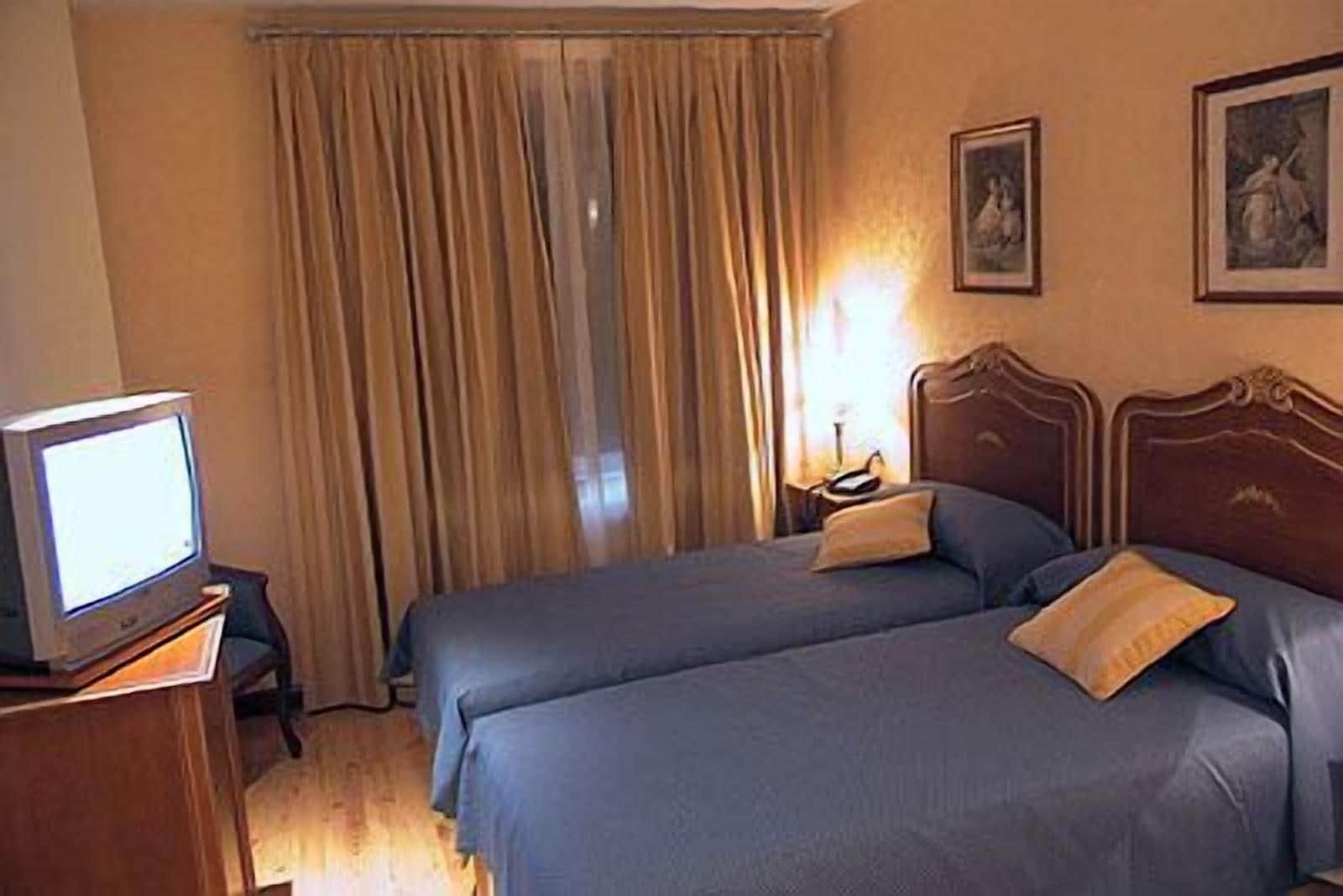 Hotel Santiago Benavente Esterno foto