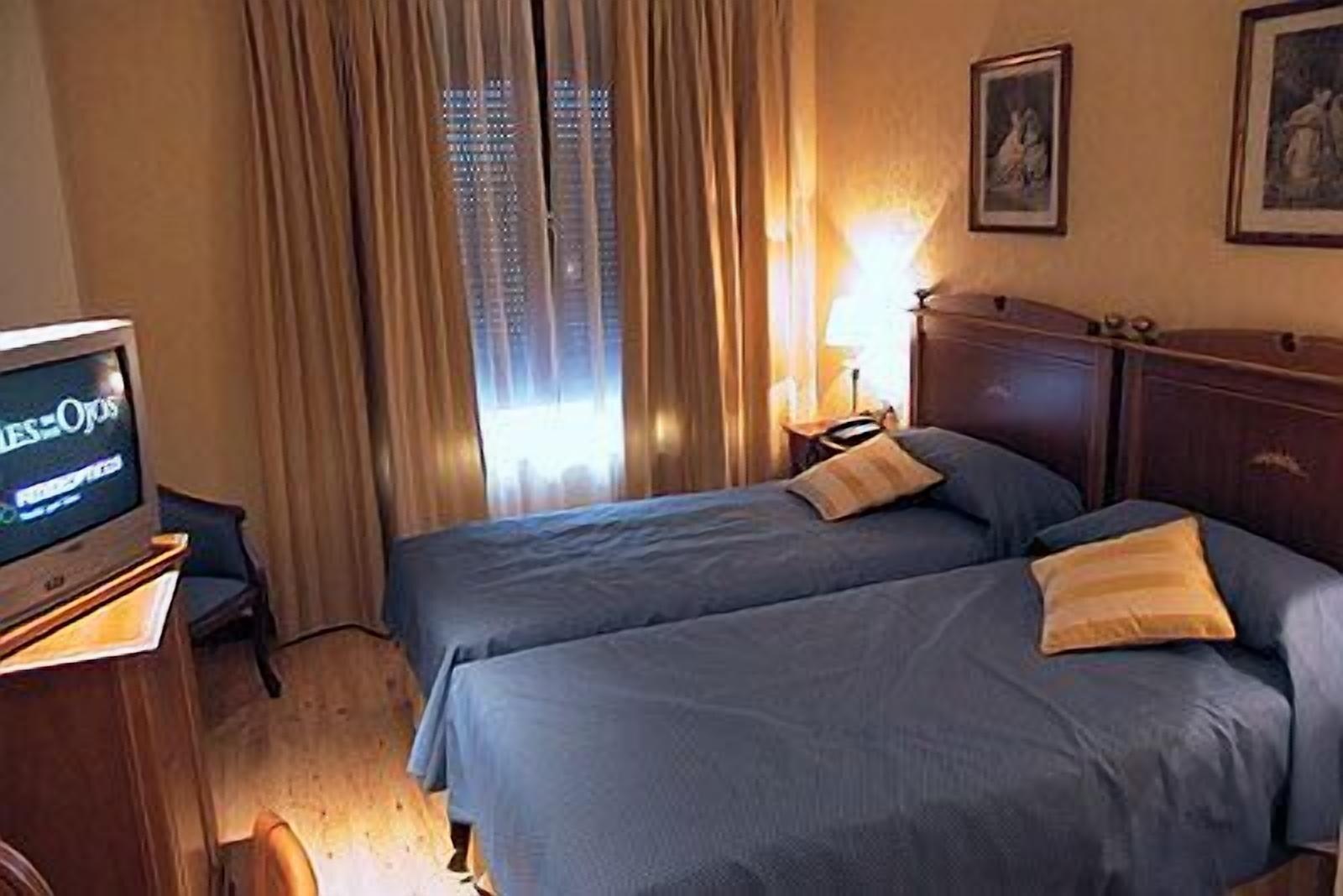Hotel Santiago Benavente Esterno foto