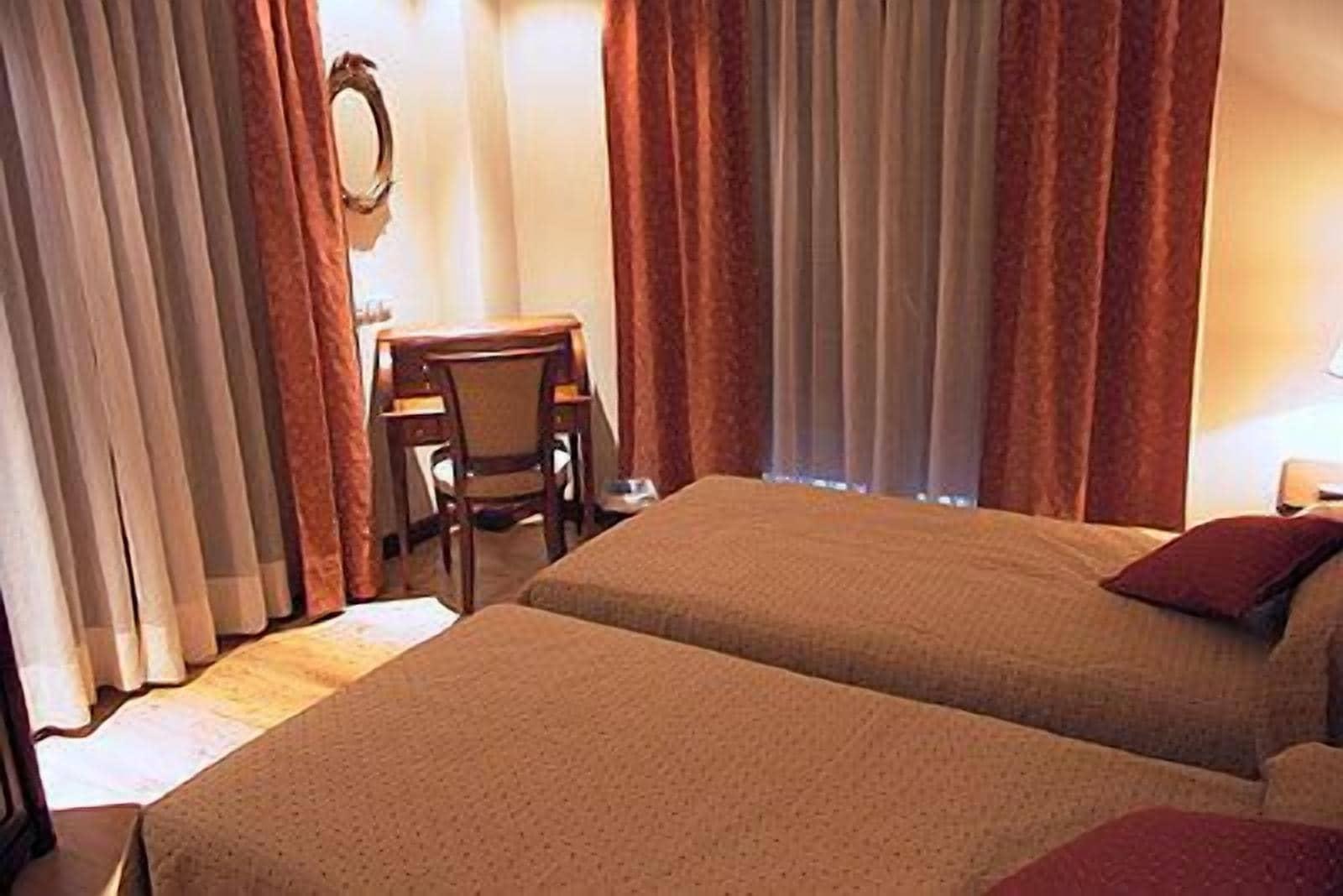 Hotel Santiago Benavente Esterno foto