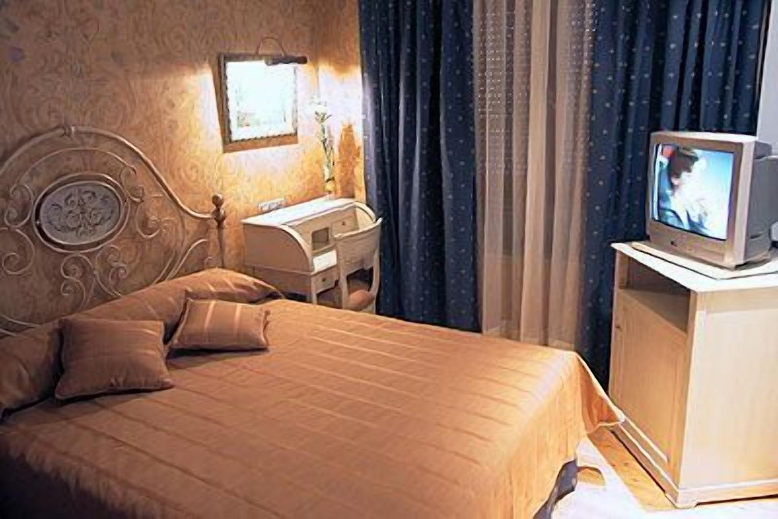 Hotel Santiago Benavente Esterno foto