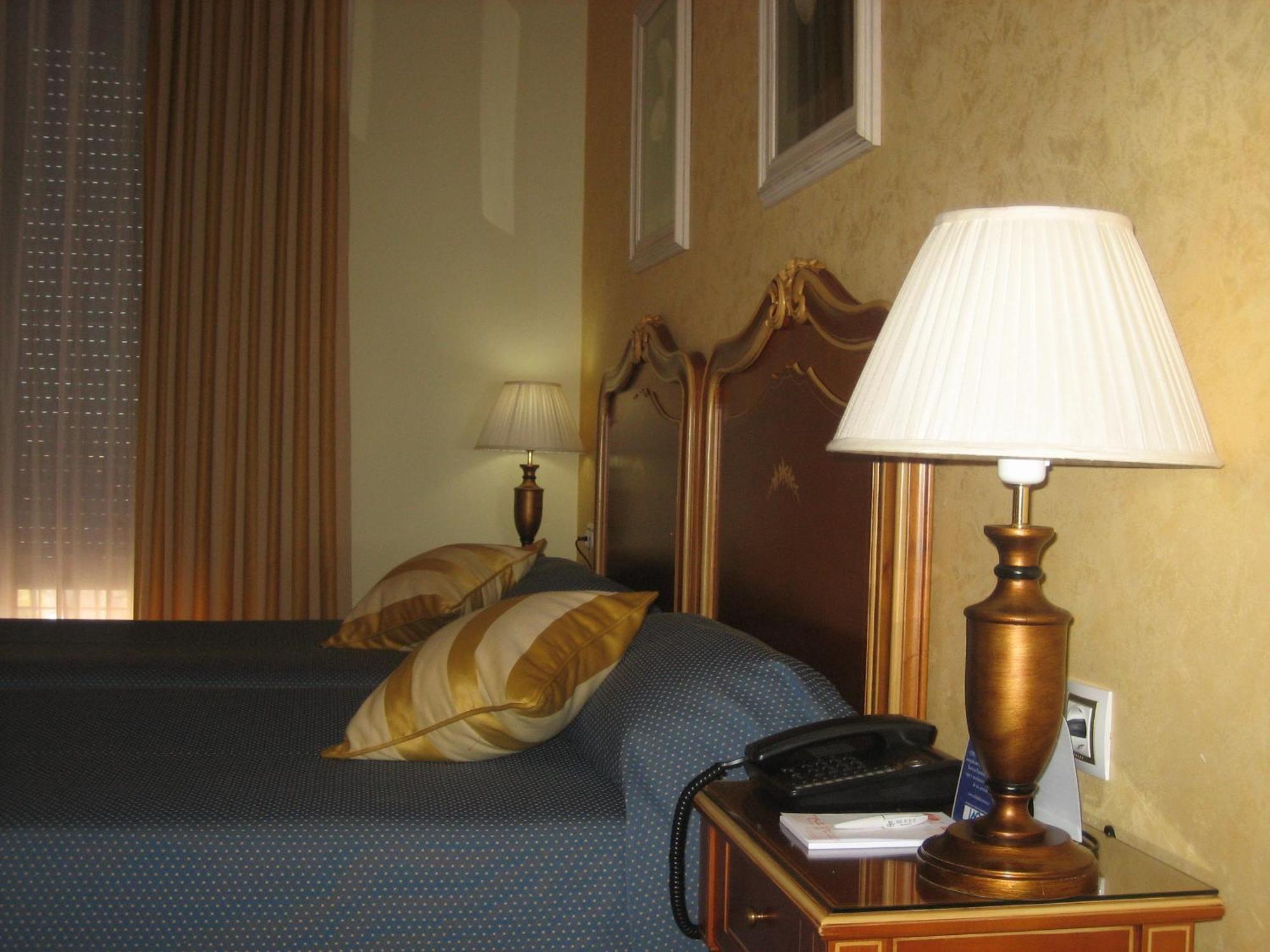 Hotel Santiago Benavente Esterno foto