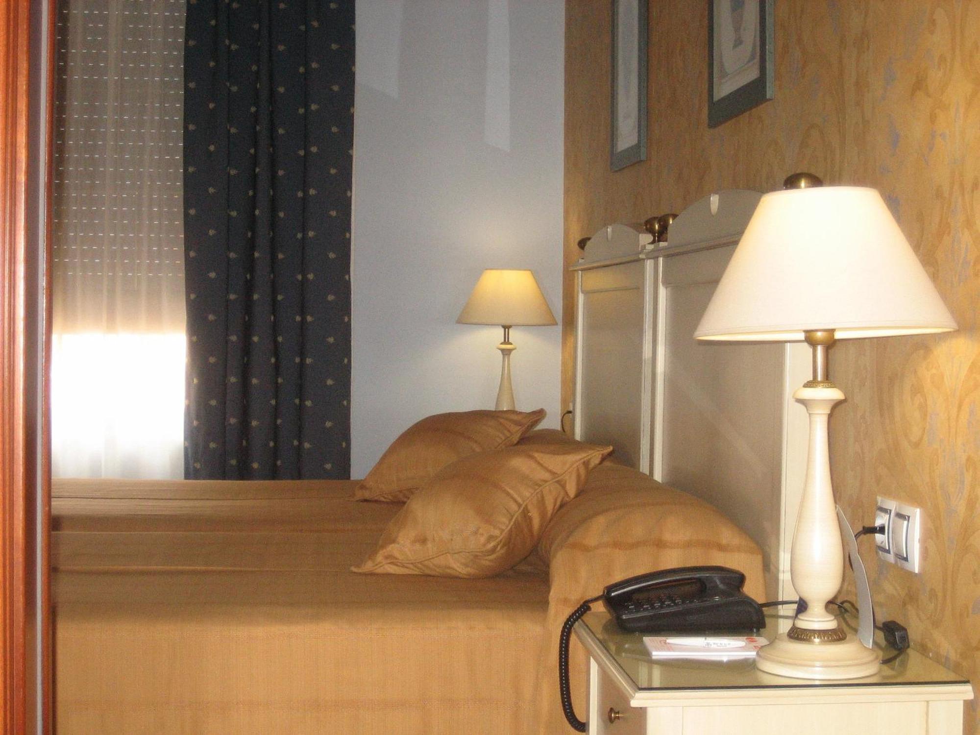 Hotel Santiago Benavente Esterno foto