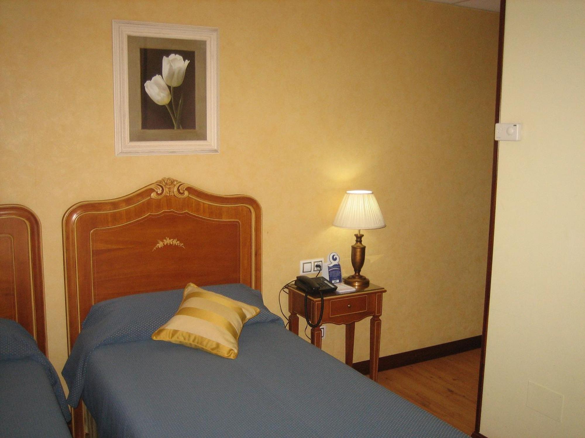Hotel Santiago Benavente Esterno foto