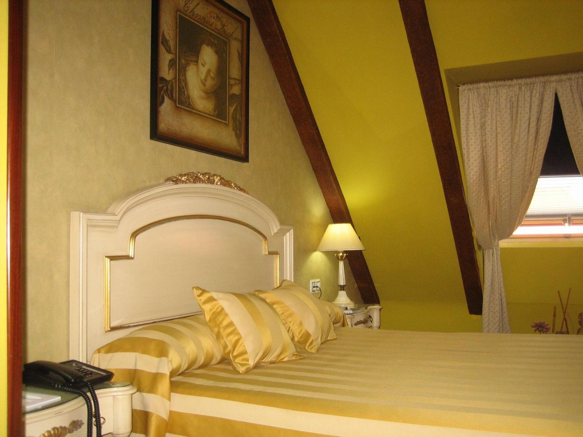 Hotel Santiago Benavente Esterno foto