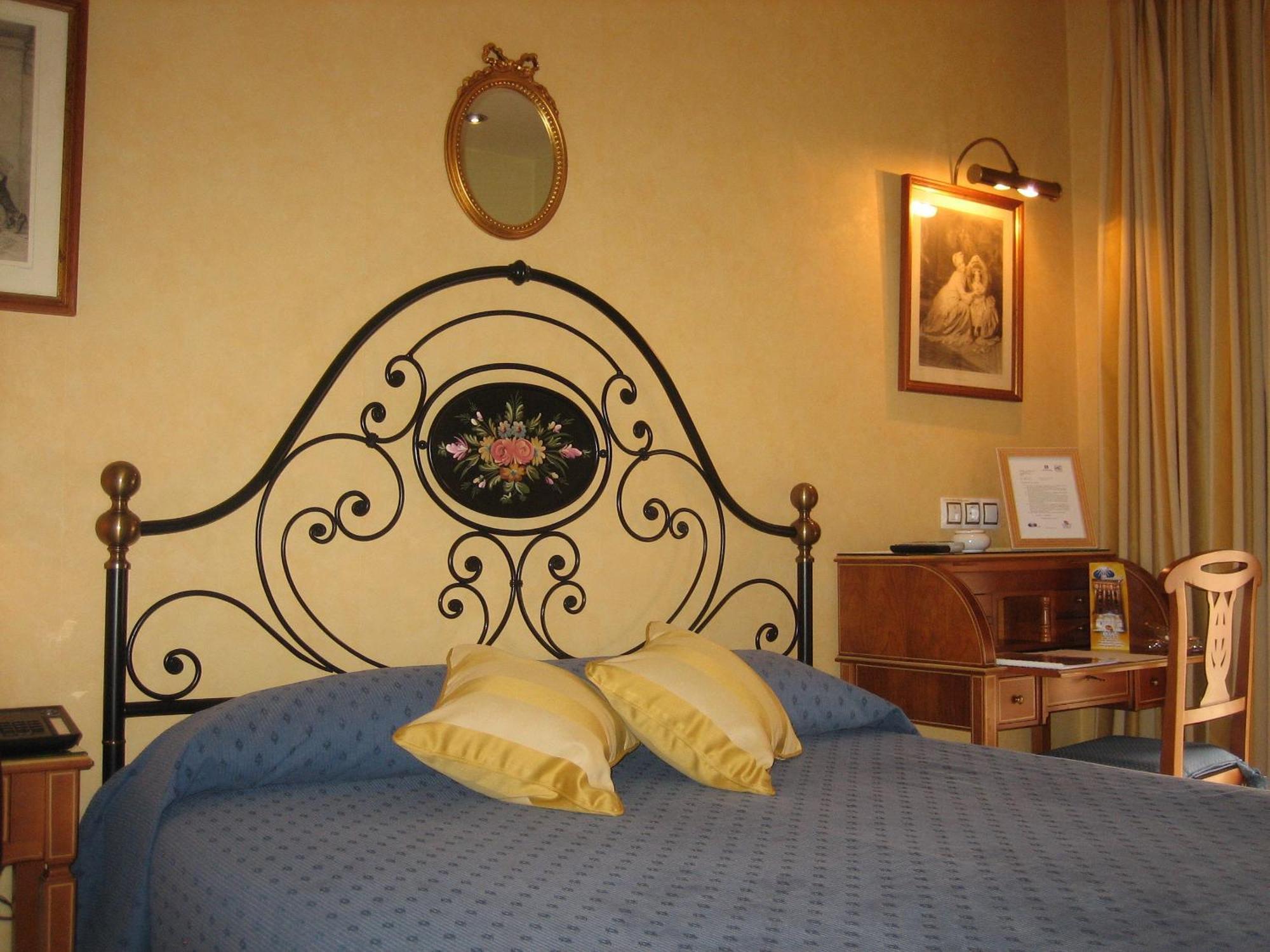 Hotel Santiago Benavente Esterno foto